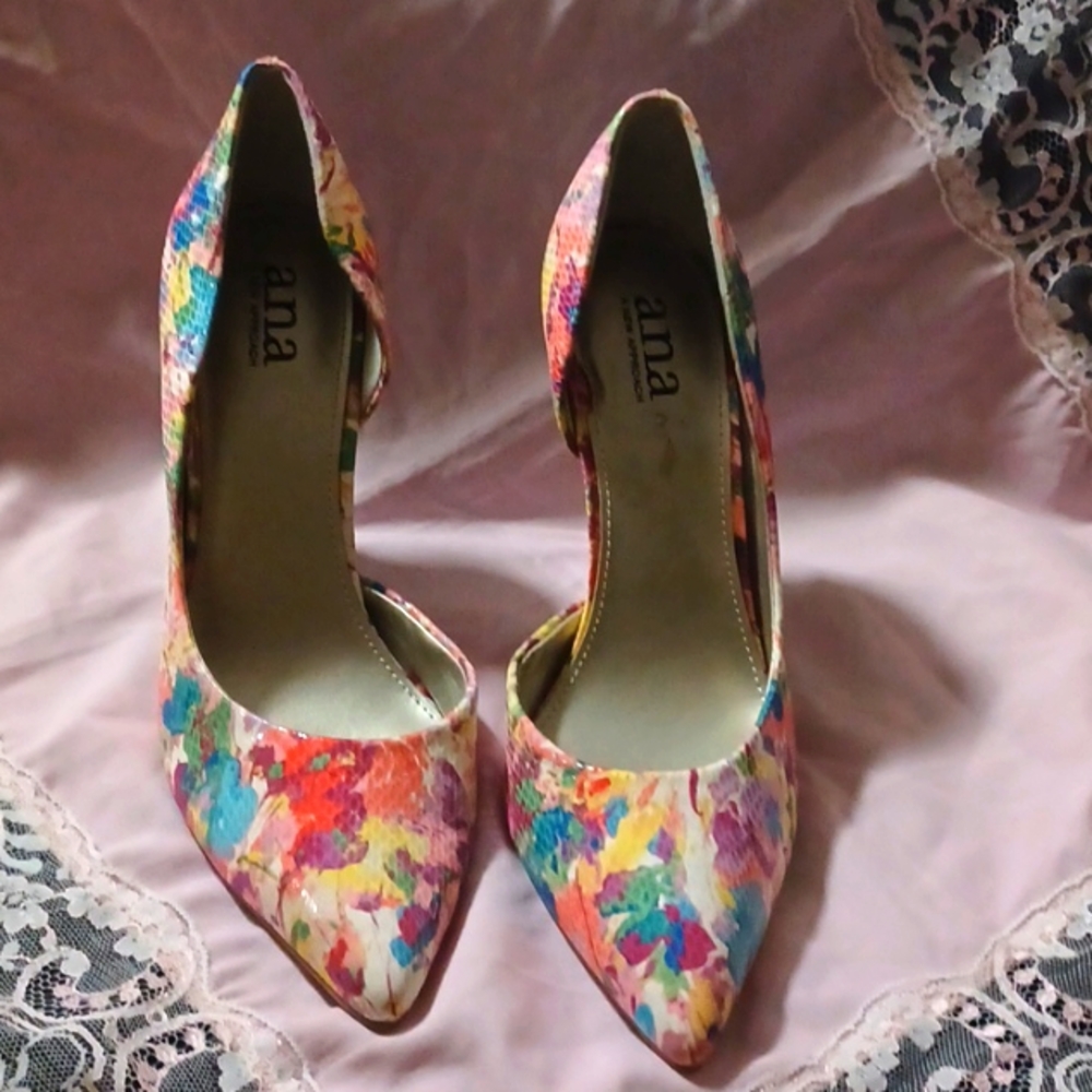 Women's high heel shoes